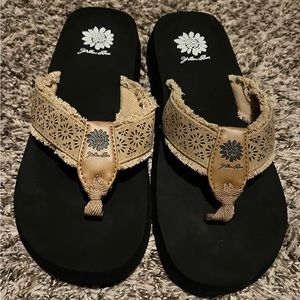 New Yellowbox Flip Flops Khaki Size 9